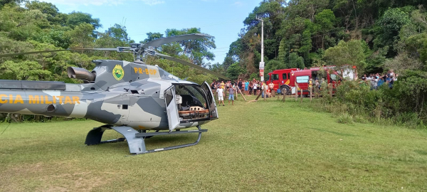  Mulher é resgatada por helicóptero após cair e bater a cabeça em cachoeira em São José dos Pinhais