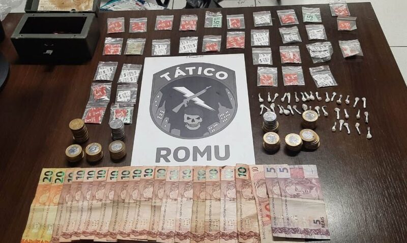  ROMU de Pinhais prende suspeitos por tráfico e descobre que usavam casa para esconder drogas