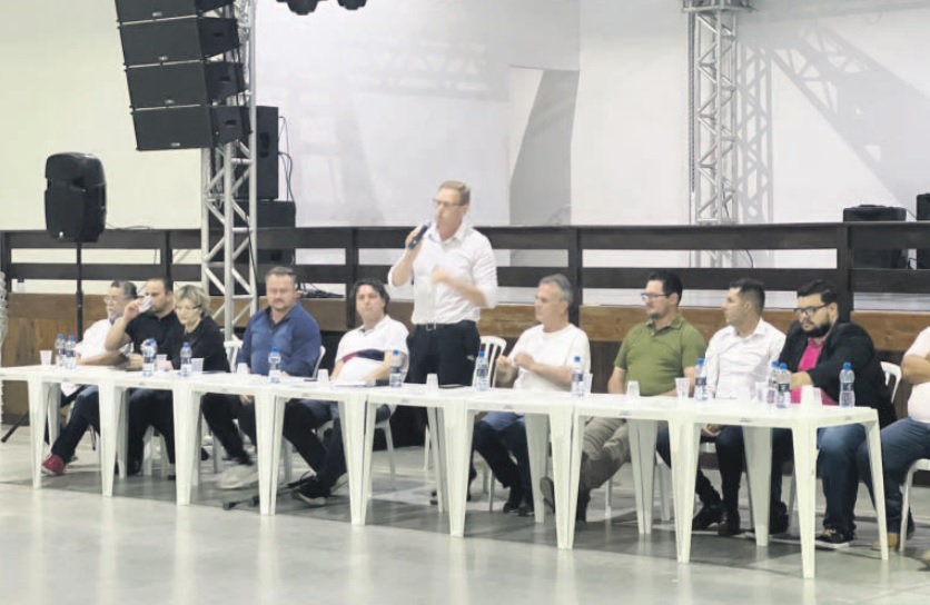  Ex-prefeito Gilberto Dranka faz evento reunindo cinco partidos em Piên